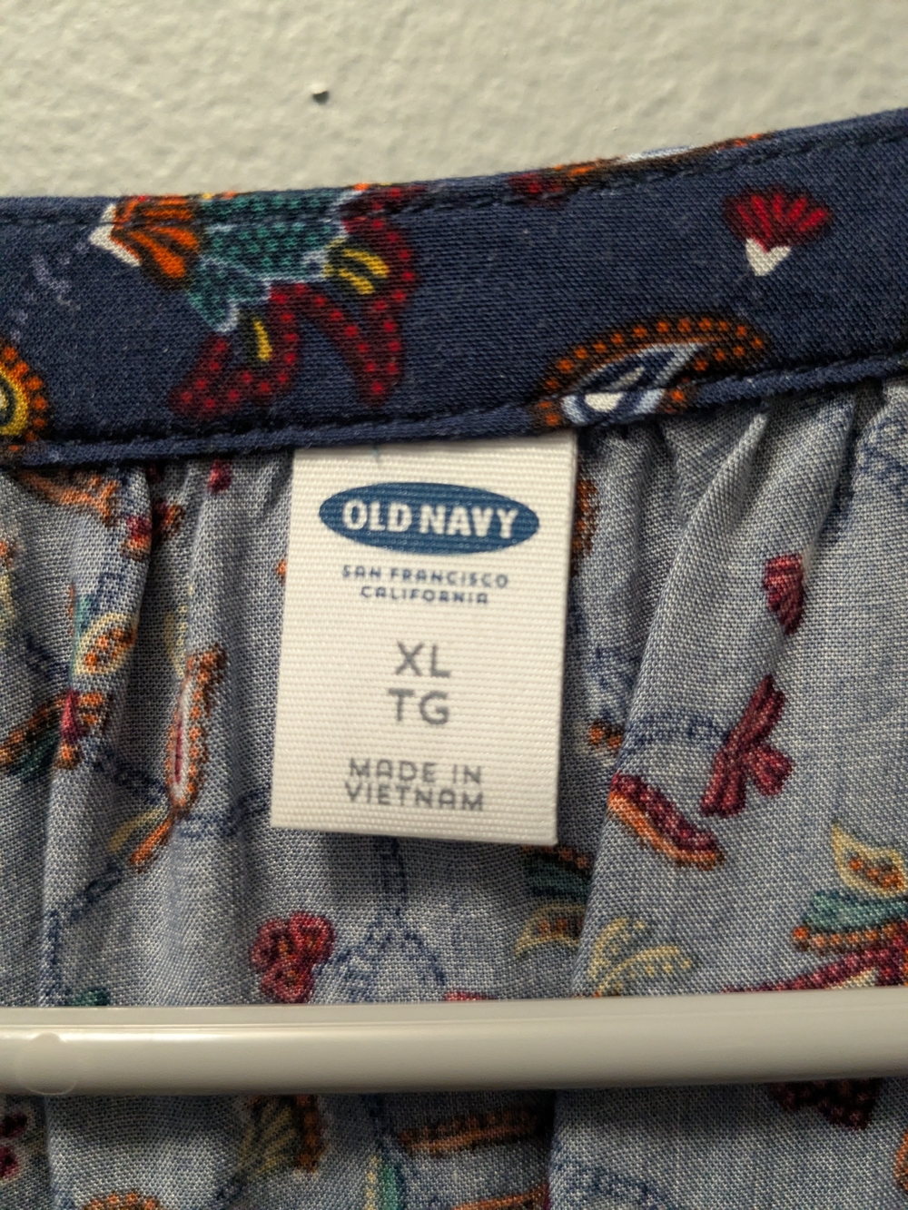 Old Navy Navy Floral V-Neck Blouse with Multicolor Print - Picture 2 of 2